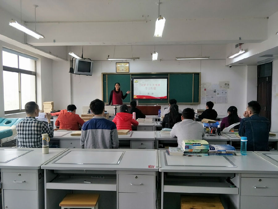 教师进入班级授课.jpg