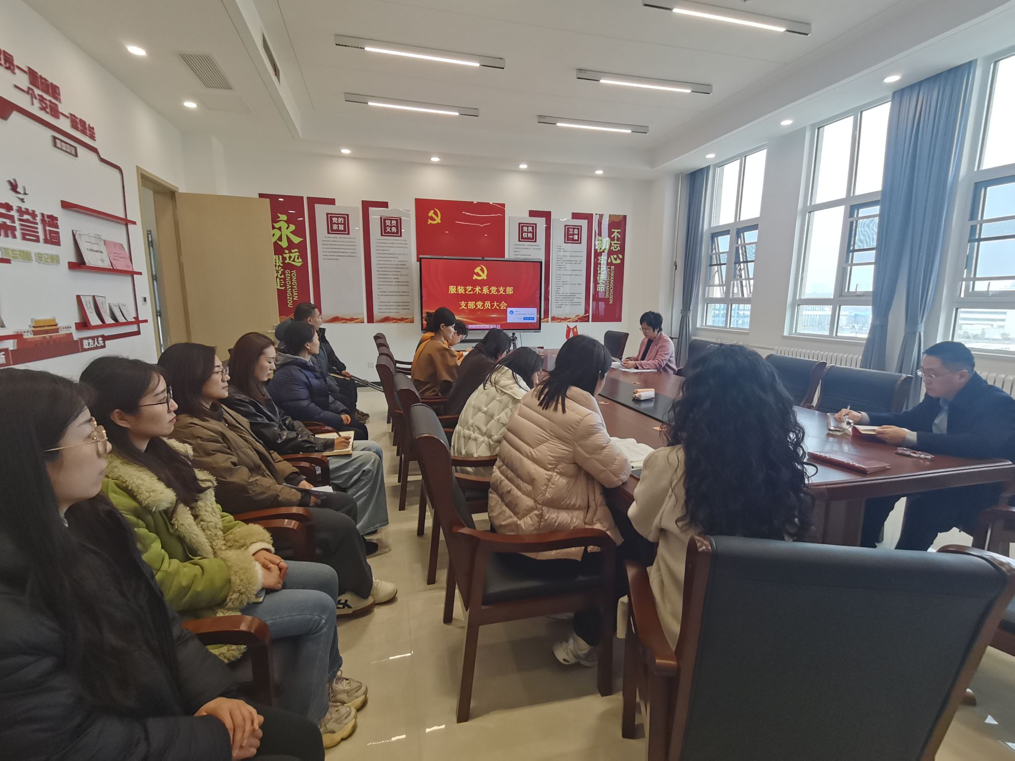 树立正确政绩观，实干担当促发展------kaiyun开云官方在线入口服装艺术系召开树立和践行正确政绩观学习教育动员部署会